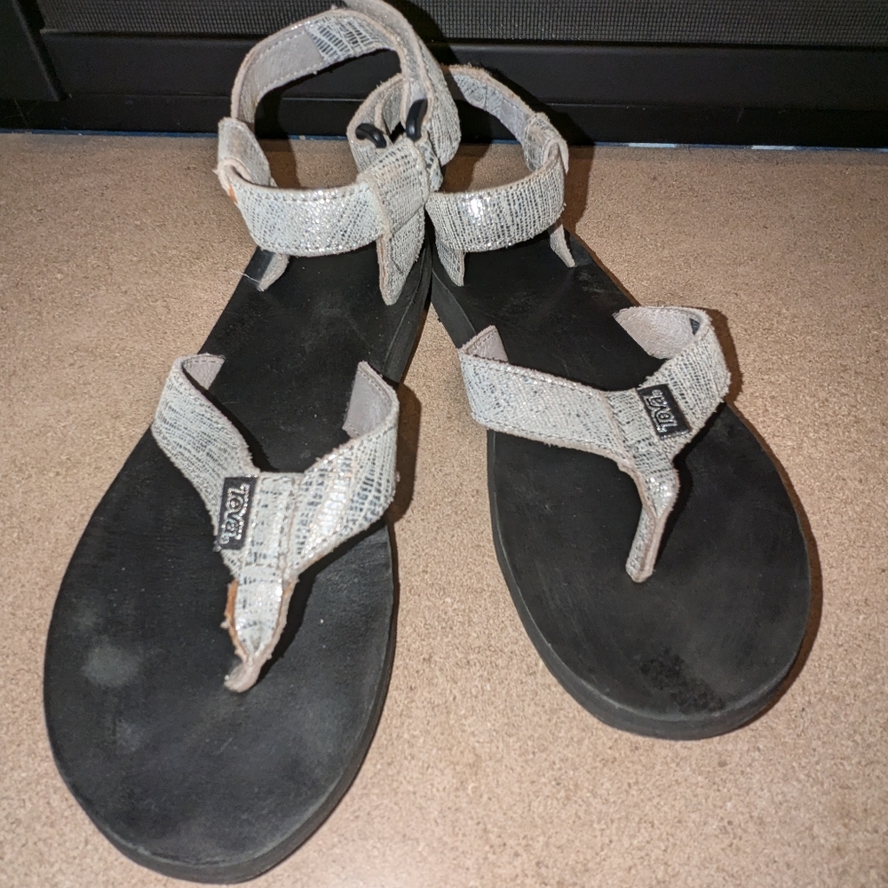 Teva original silver metallic sandals, size 9